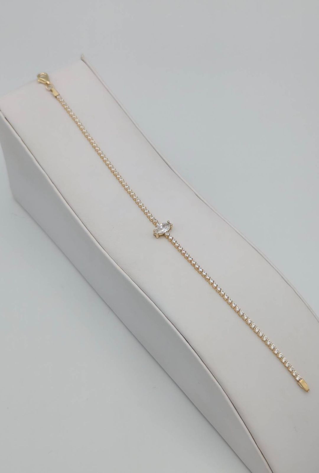 Delicate Bracelet | 10K Gold & Swarovski crystal