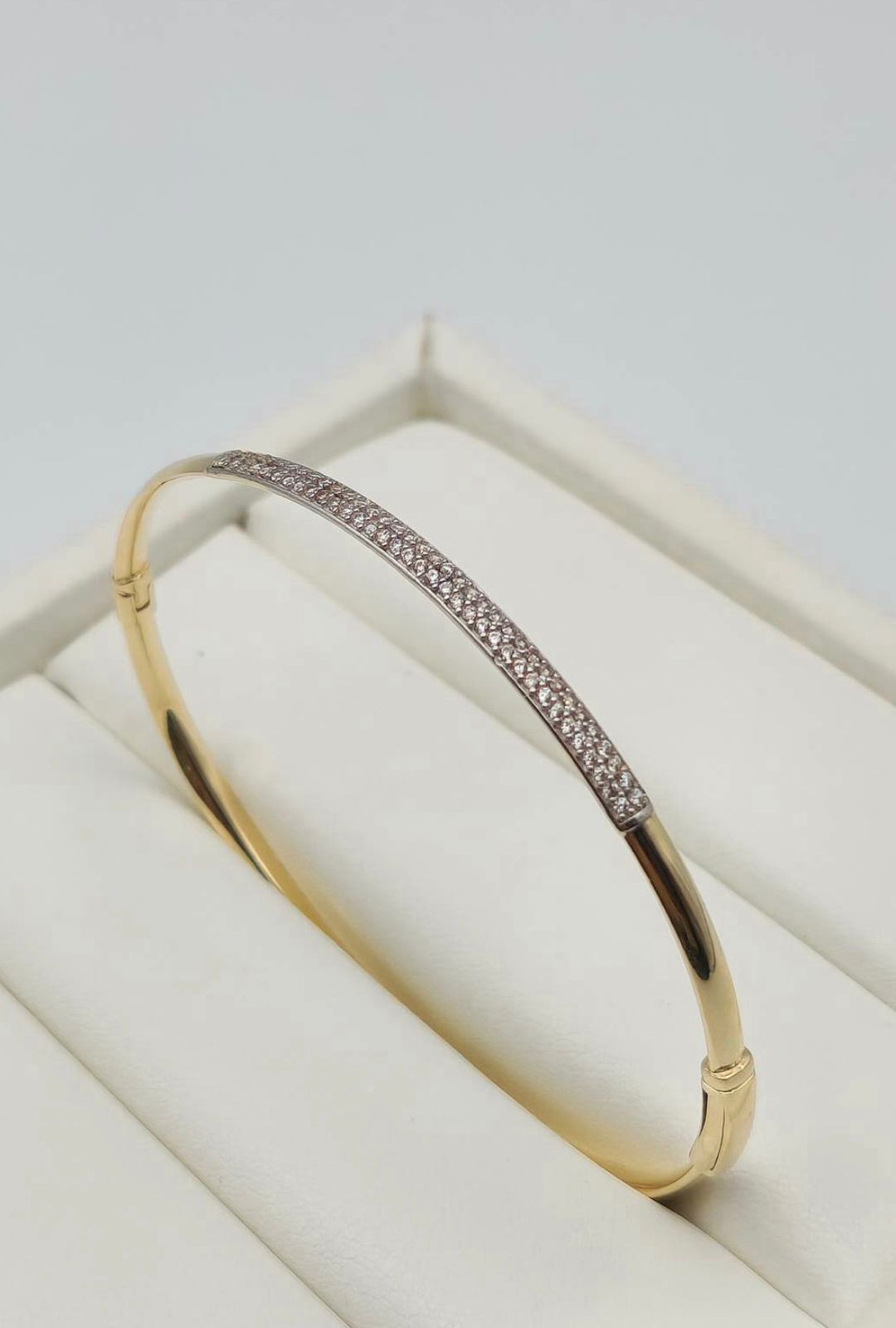 Delicate Bangle | 10K Gold & Swarovski crystal