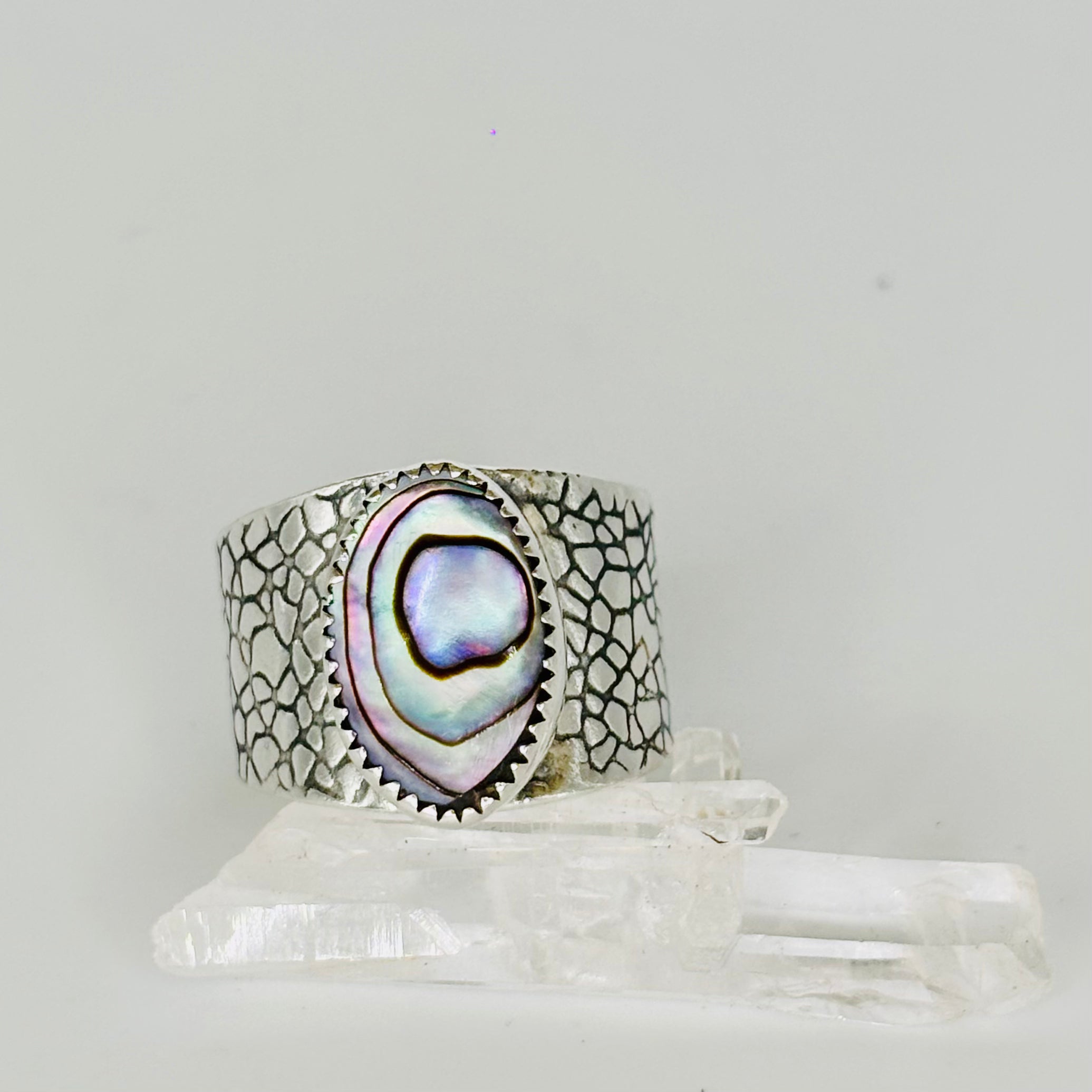 Anillo Artesanal Plata 950 con Ábalone Texturizado