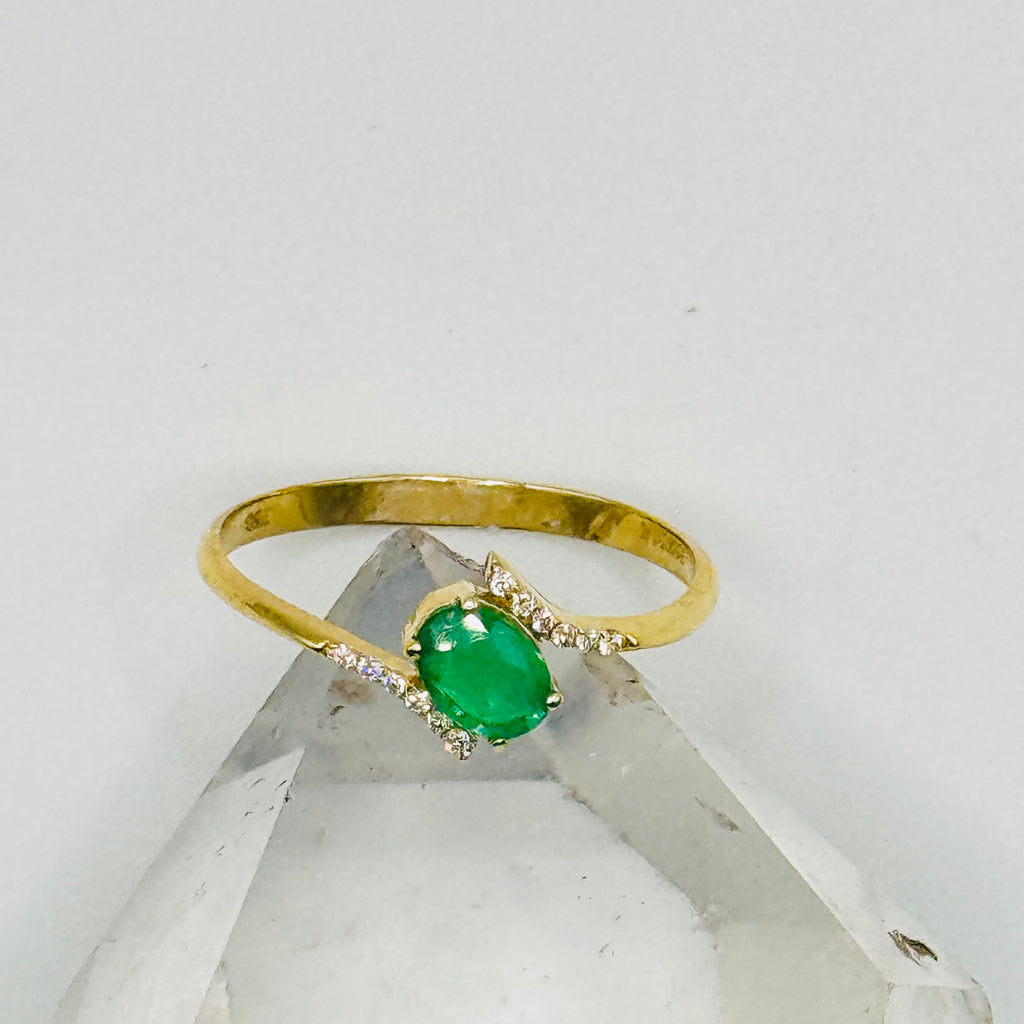Anillo de esmeralda y diamantes certificados de oro de 18 quilates
