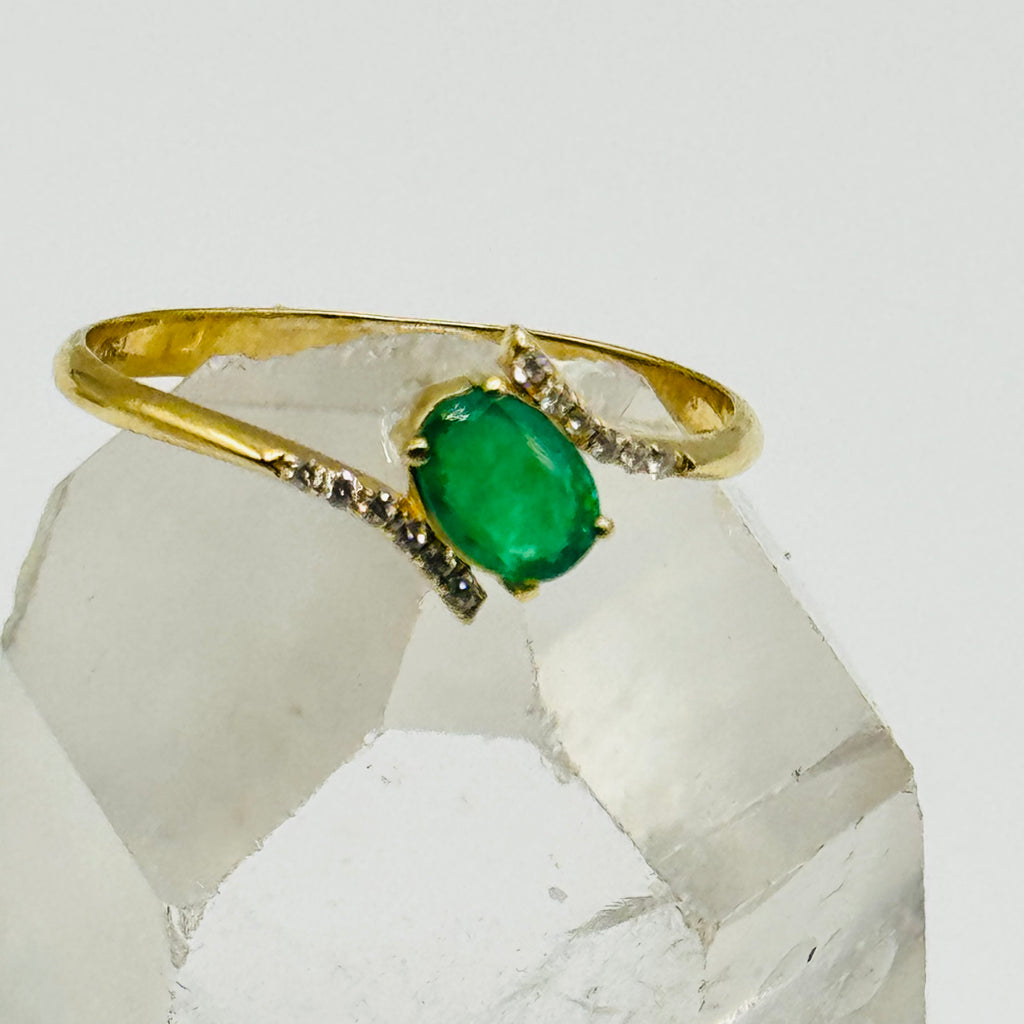 Anillo de esmeralda y diamantes certificados de oro de 18 quilates