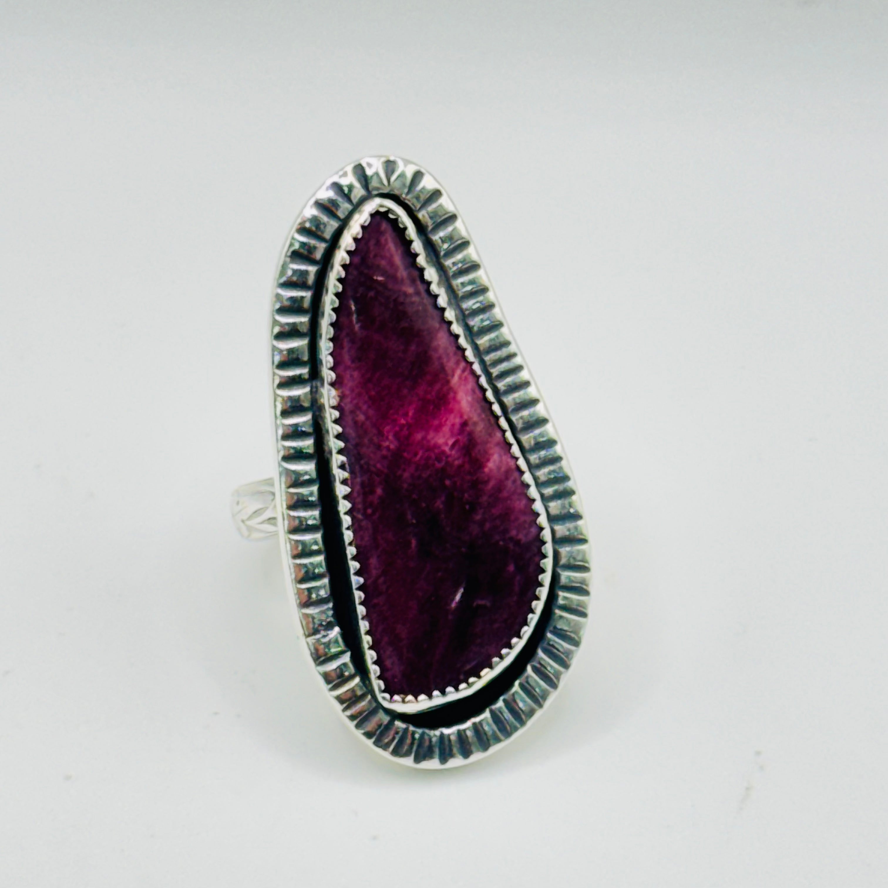 Anillo artesanal | Plata de ley 950 y espóndilo morado