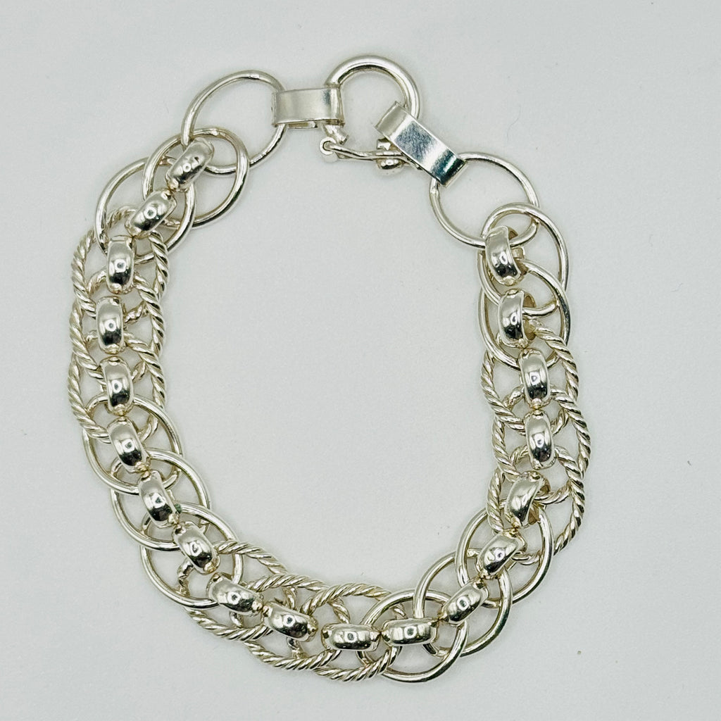 Pulsera texturizada hecha a mano de plata de ley 950