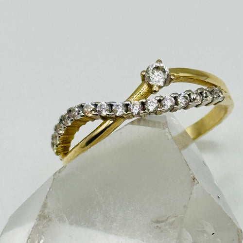 10K Gold  Ring with Swarovski Crystals
