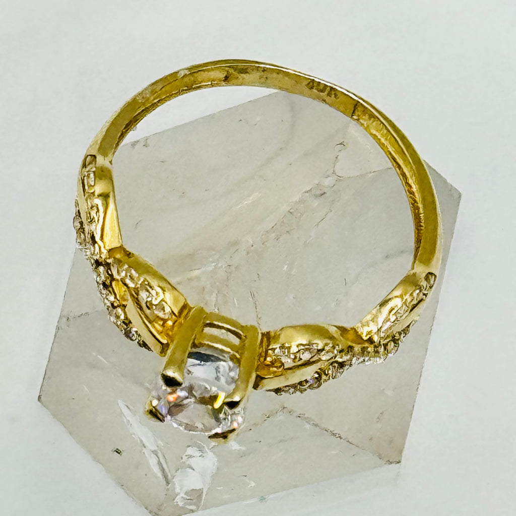 Anillo de oro de 10K con cristales de Swarovski y detalle de infinito - Talla 7