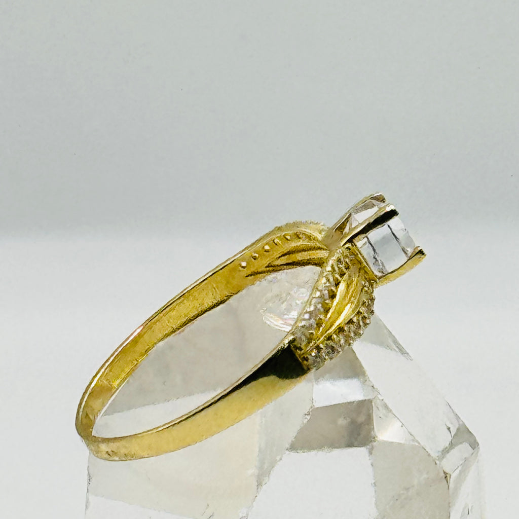 10K Gold  Ring with Swarovski Crystals - Size 9