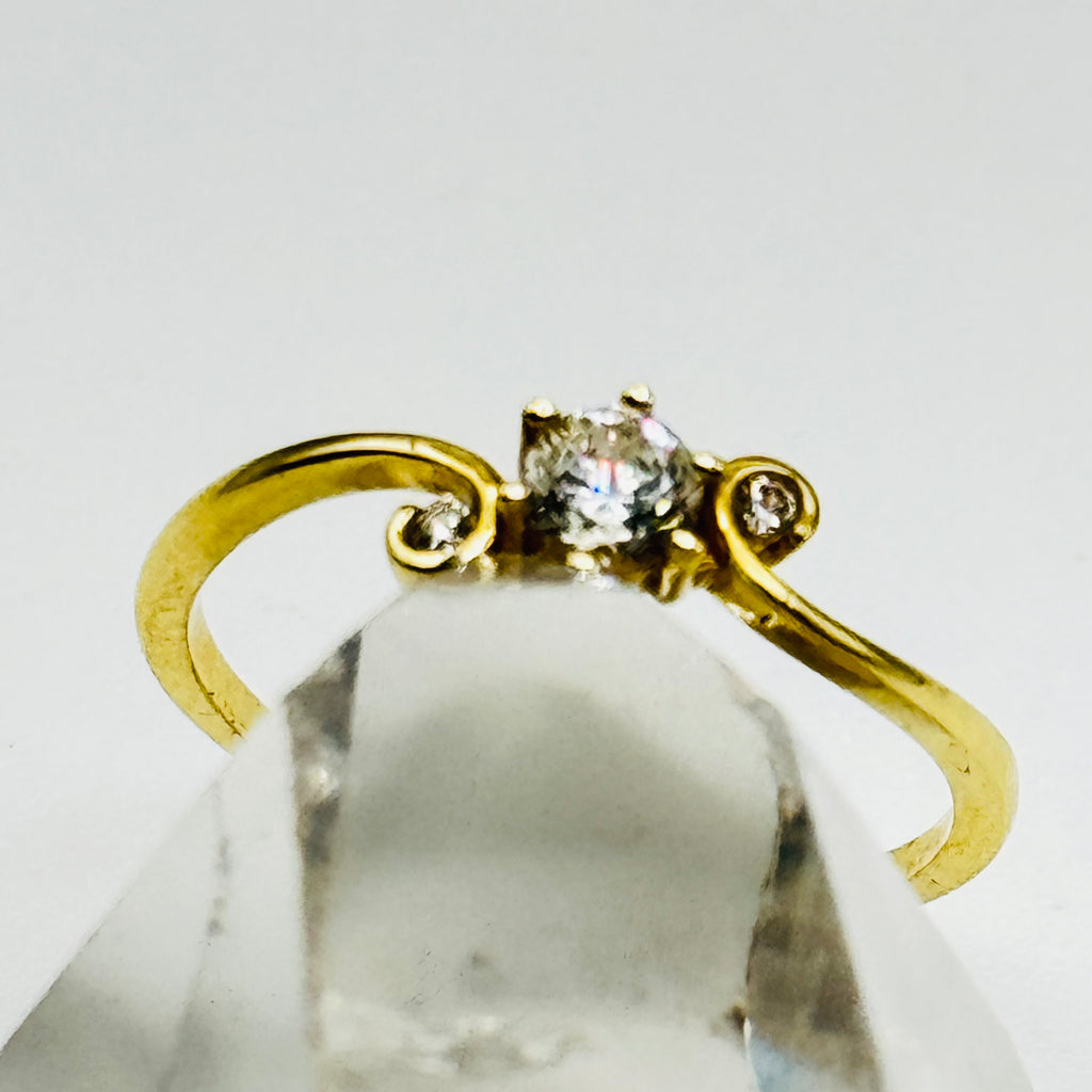 Delicado anillo de oro de 10K con cristal de Swarovski - Talla 7 1/2