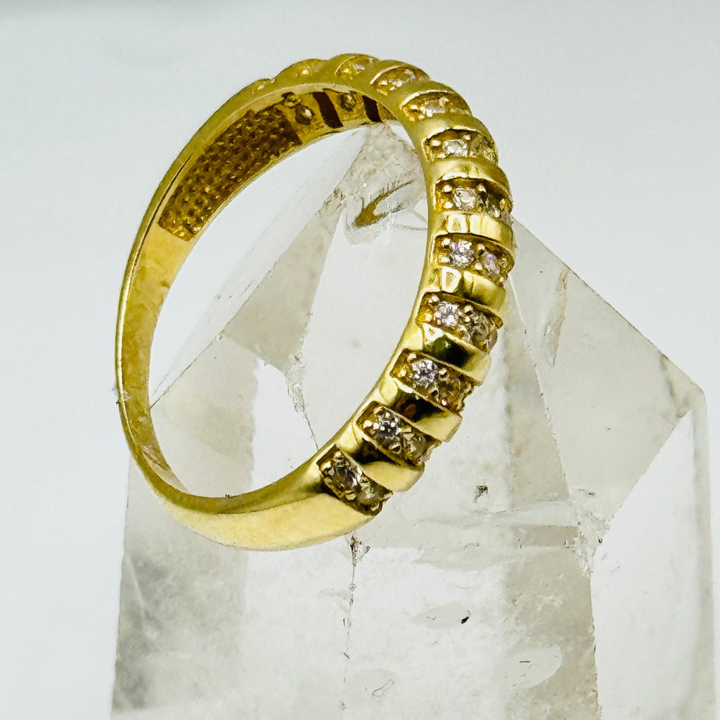 10K Gold  Ring with Swarovski Crystal Design Details - Size 7