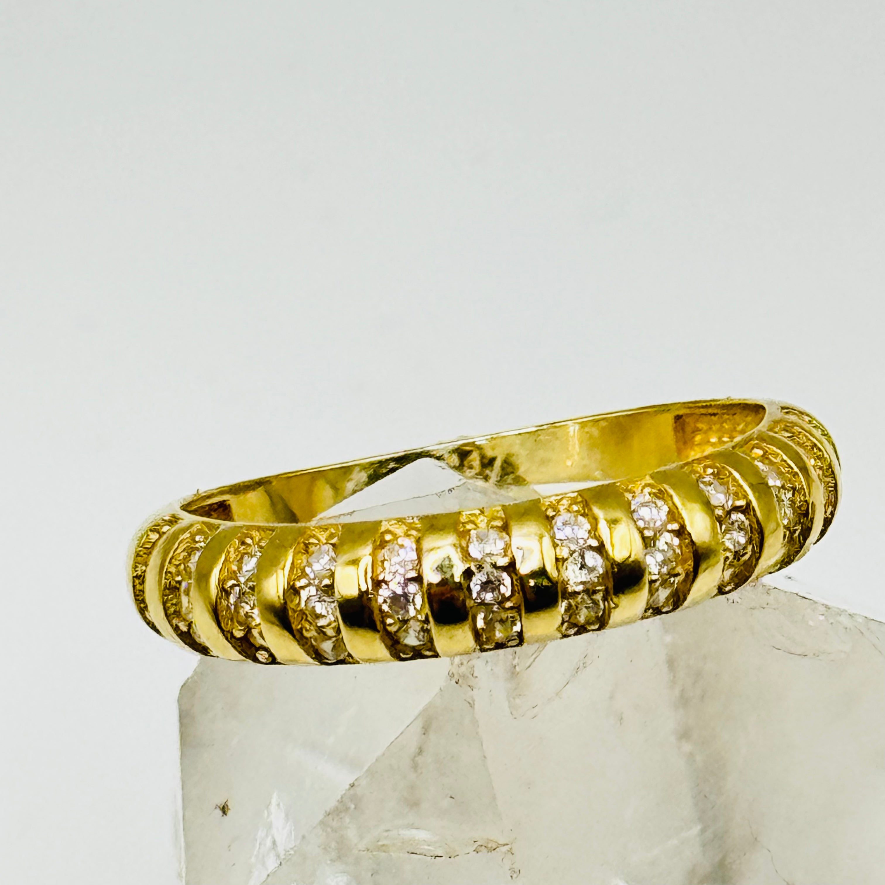 10K Gold  Ring with Swarovski Crystal Design Details - Size 7