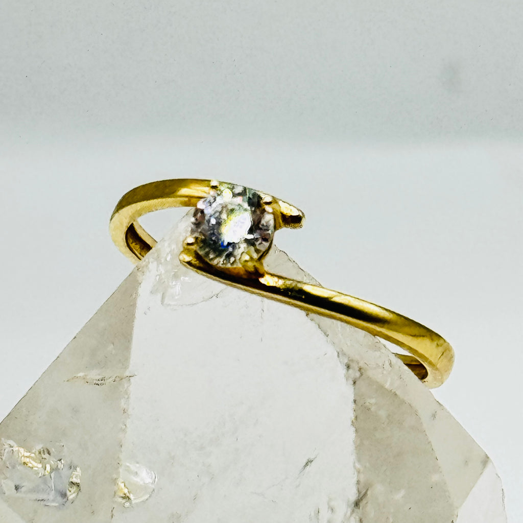 Delicado Anillo de Oro de 10K con Cristales Swarovski - Talla 5 1/2