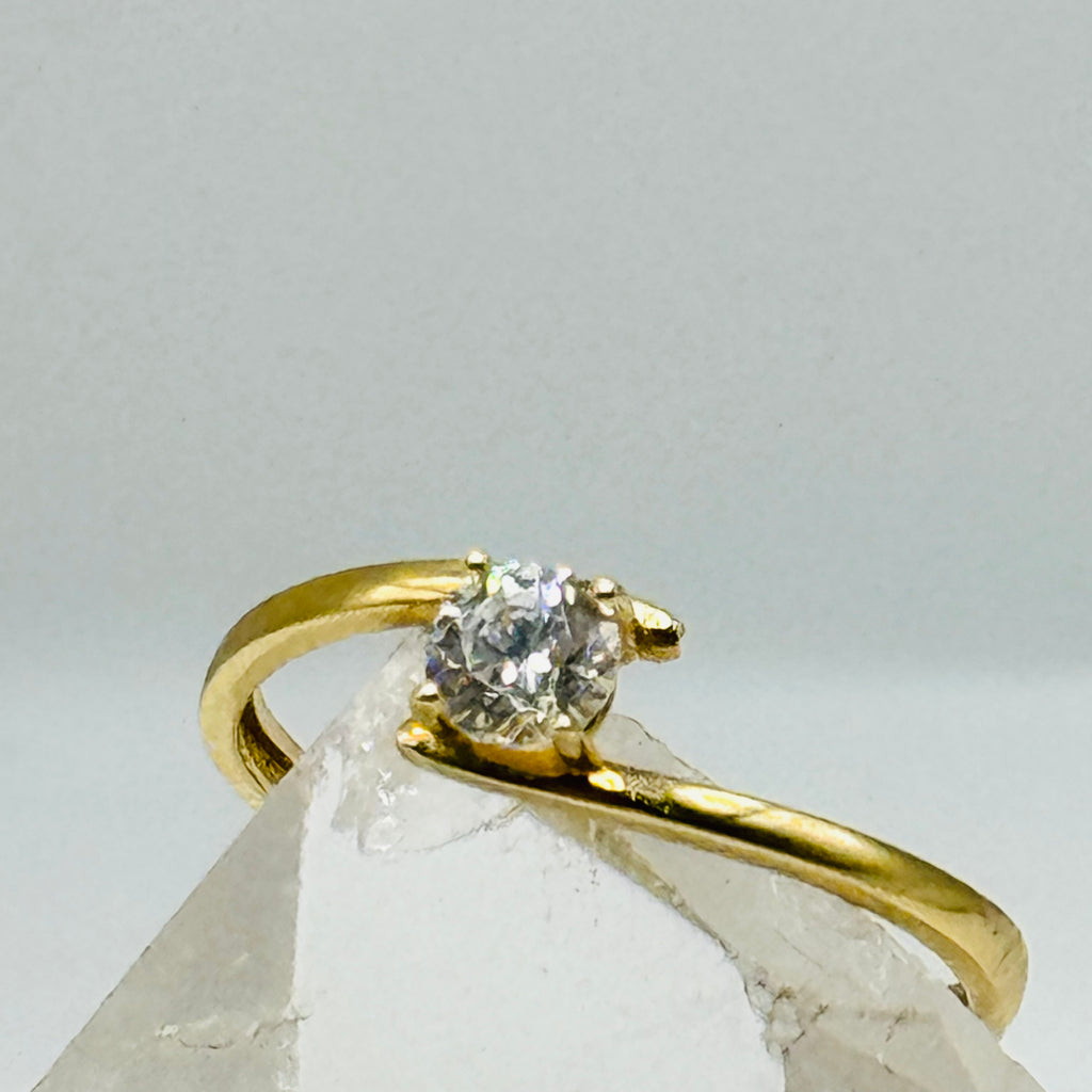 Delicado Anillo de Oro de 10K con Cristales Swarovski - Talla 5 1/2