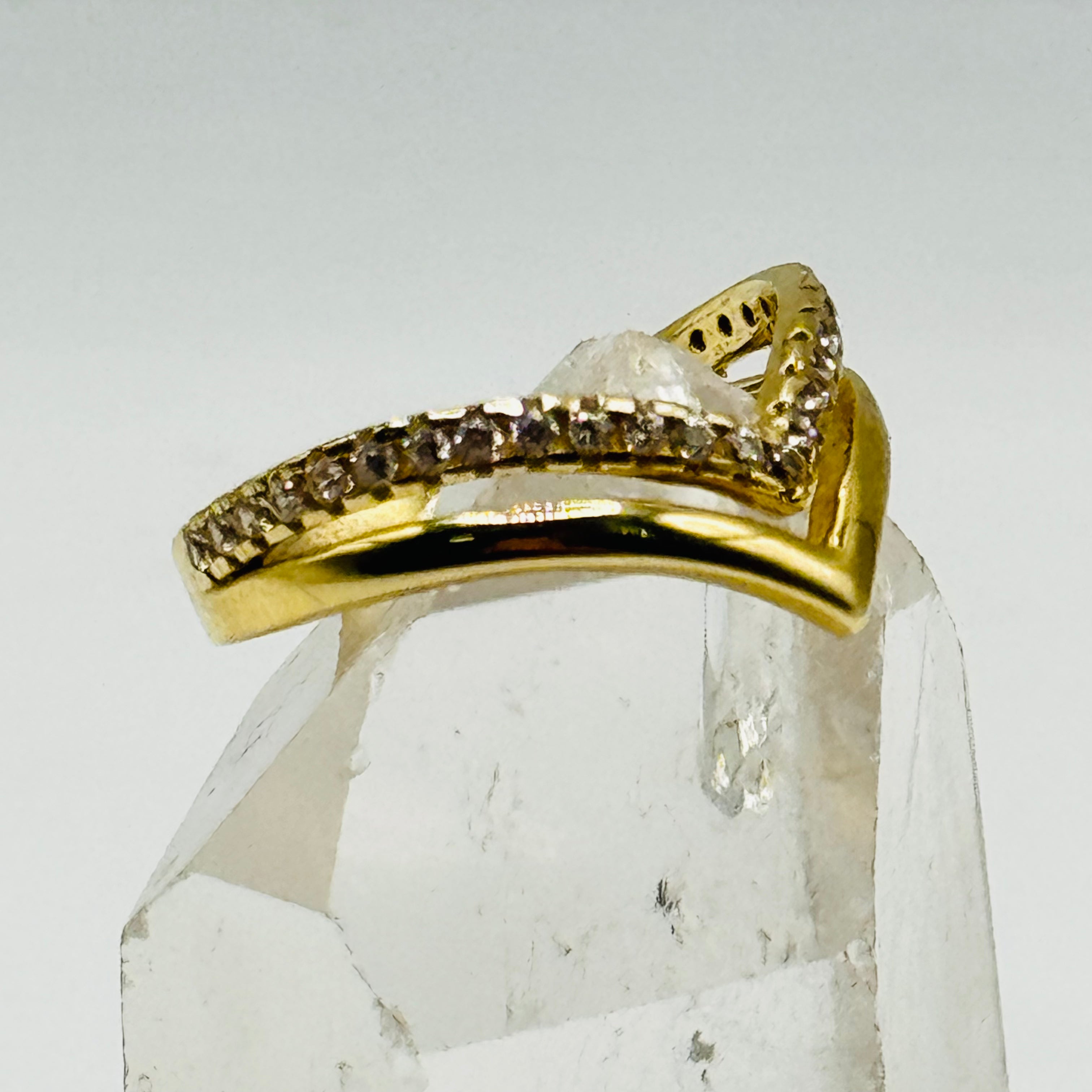 10K Gold Ring with Swarovski Crystal Design - Size 6 1/2