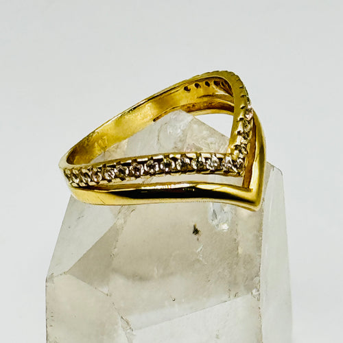 10K Gold Ring with Swarovski Crystal Design - Size 6 1/2