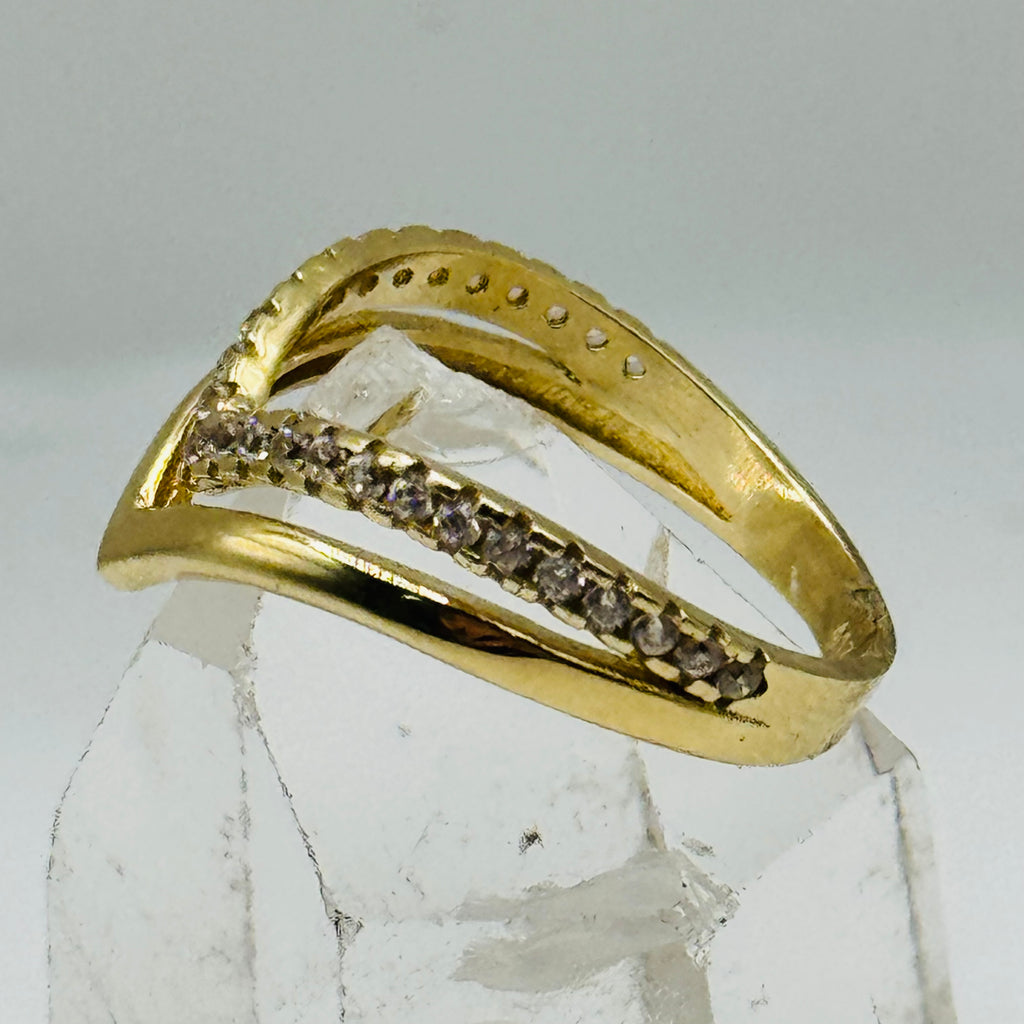 10K Gold Ring with Swarovski Crystal Design - Size 6 1/2