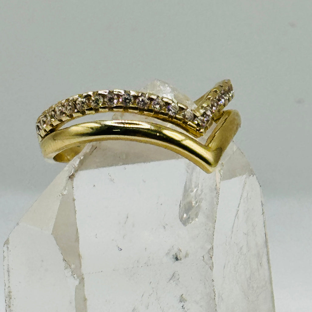 10K Gold Ring with Swarovski Crystal Design - Size 6 1/2