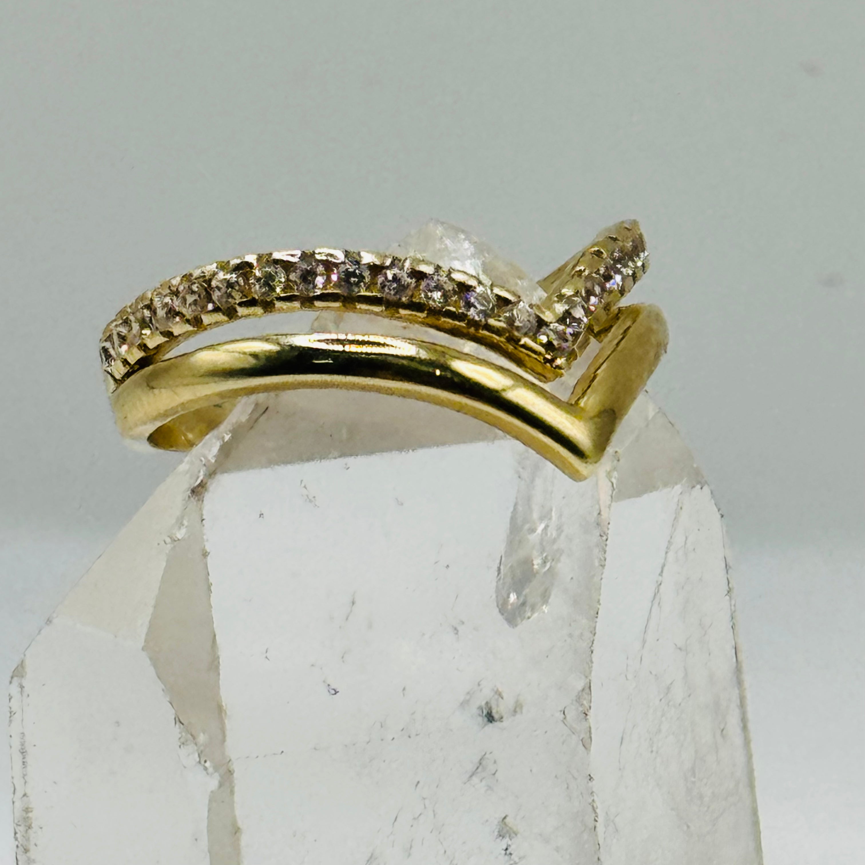 10K Gold Ring with Swarovski Crystal Design - Size 6 1/2