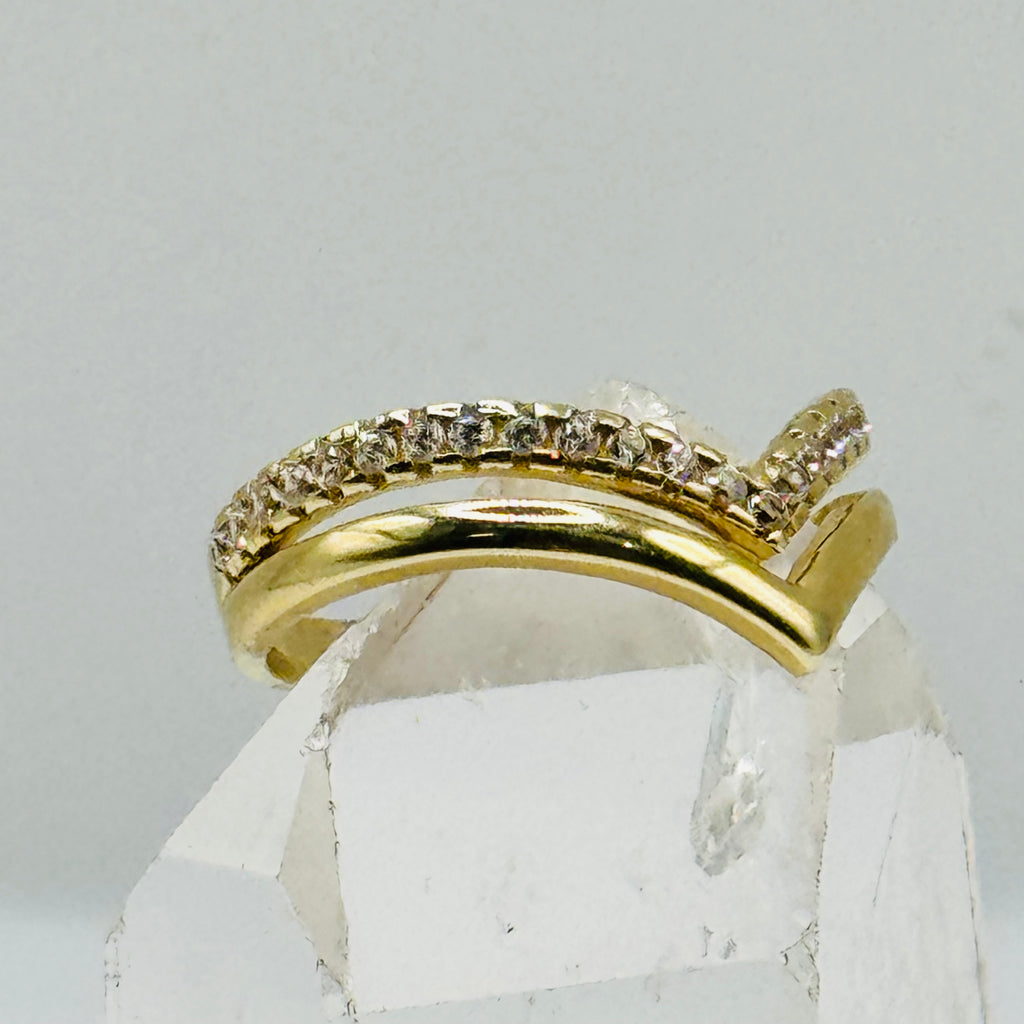 10K Gold Ring with Swarovski Crystal Design - Size 6 1/2