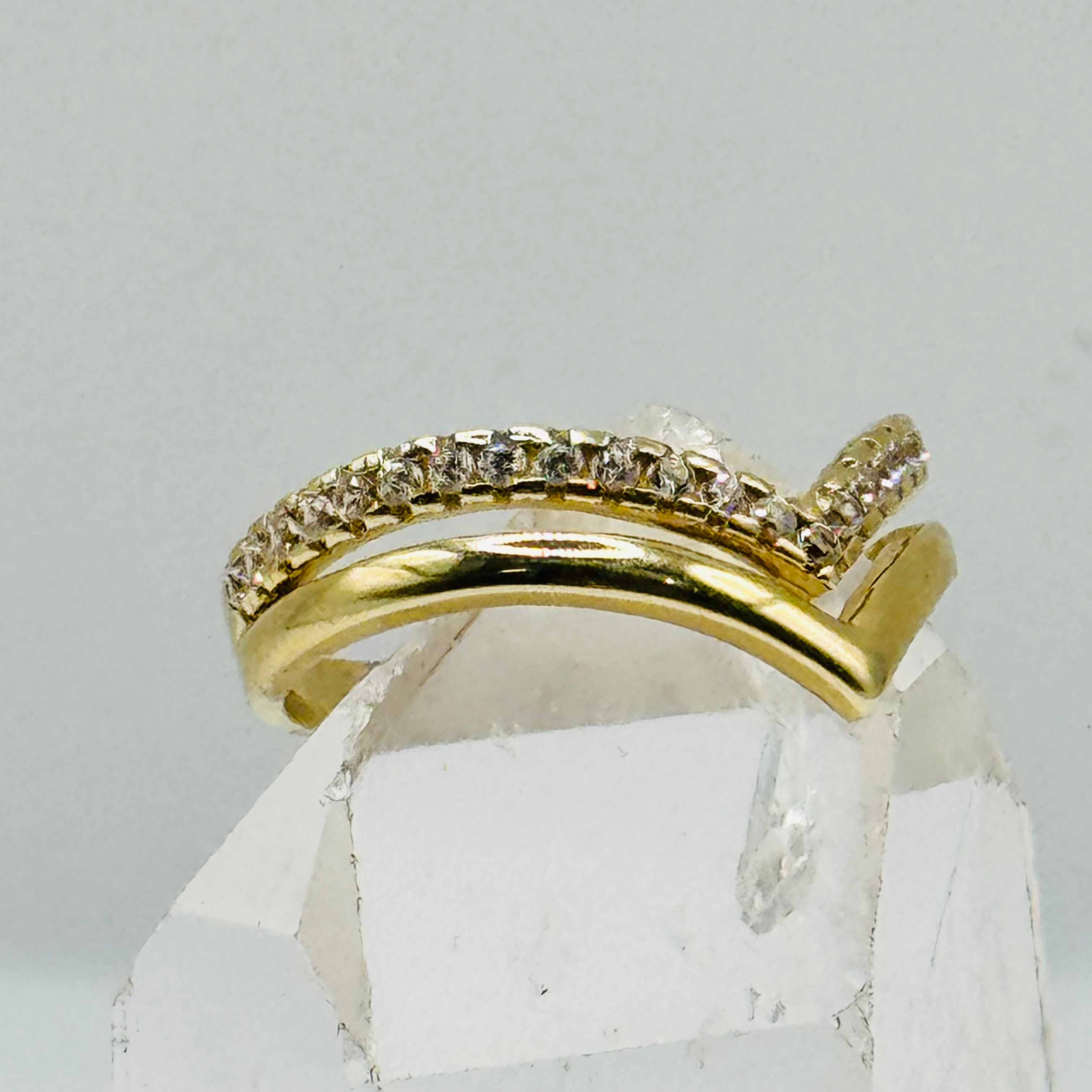 10K Gold Ring with Swarovski Crystal Design - Size 6 1/2