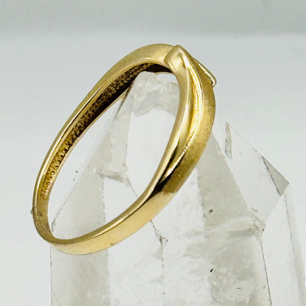 Anillo de oro de 10K con detalles texturizados y cristales de Swarovski - Talla 9