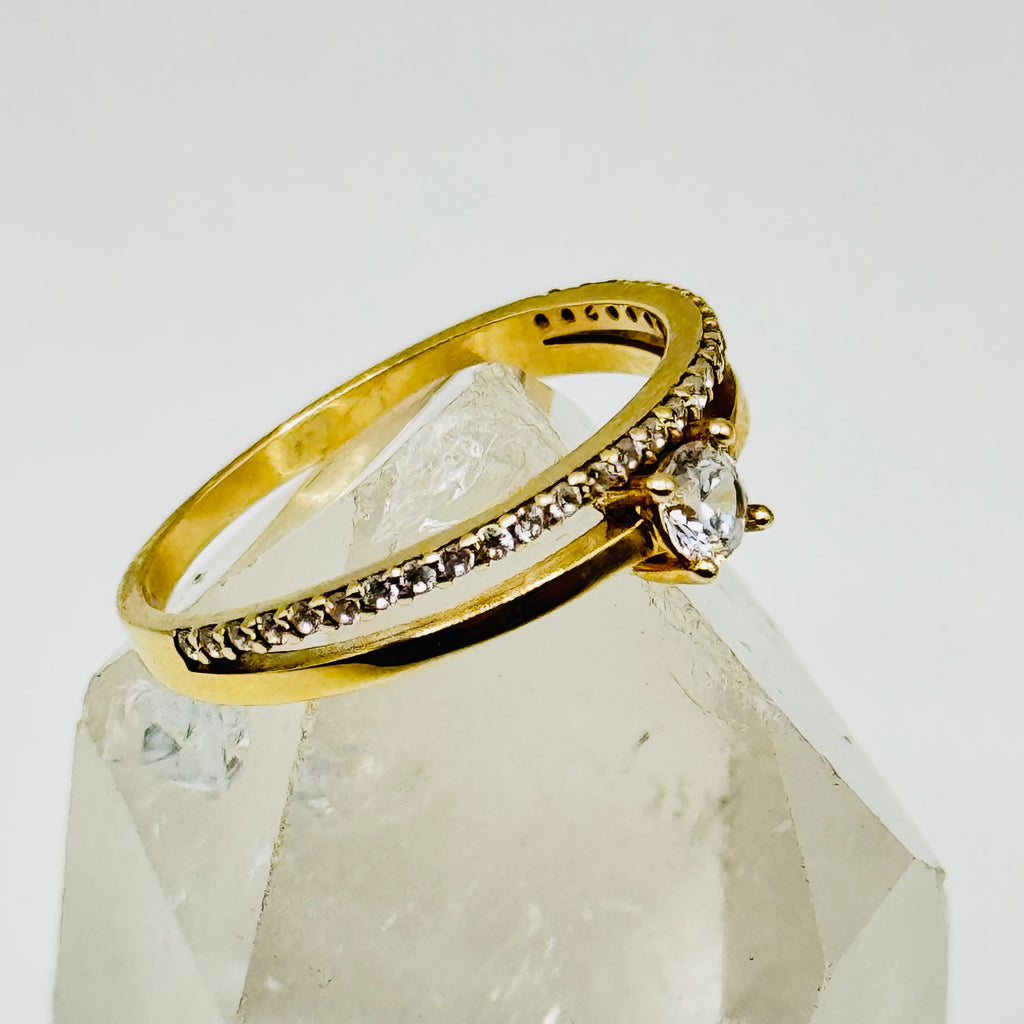 10K Gold  Ring with Swarovski Crystal Line and Center Stone - Size 6