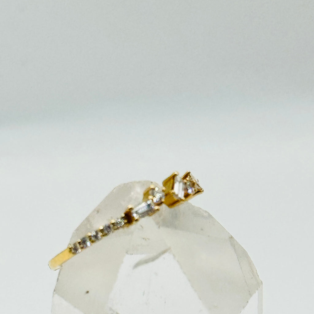 18K Gold Ring with Certified Baguette Cut Diamonds