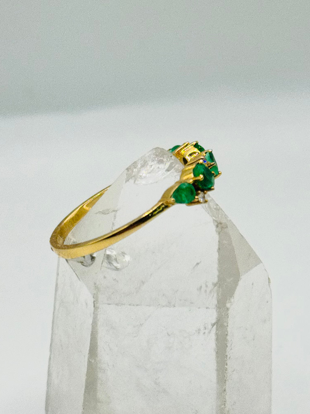 Anillo de oro de 18K con esmeraldas y diamantes certificados