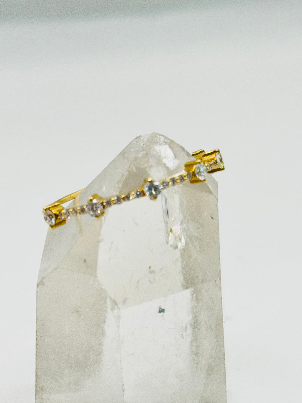 Delicate 18K Gold Ring with Certified Diamonds