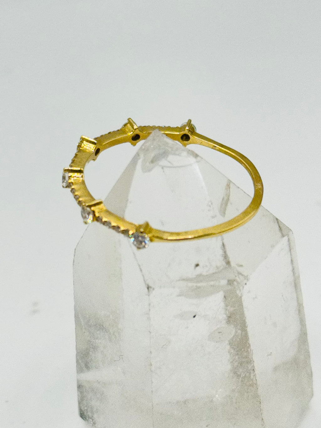 Delicate 18K Gold Ring with Certified Diamonds