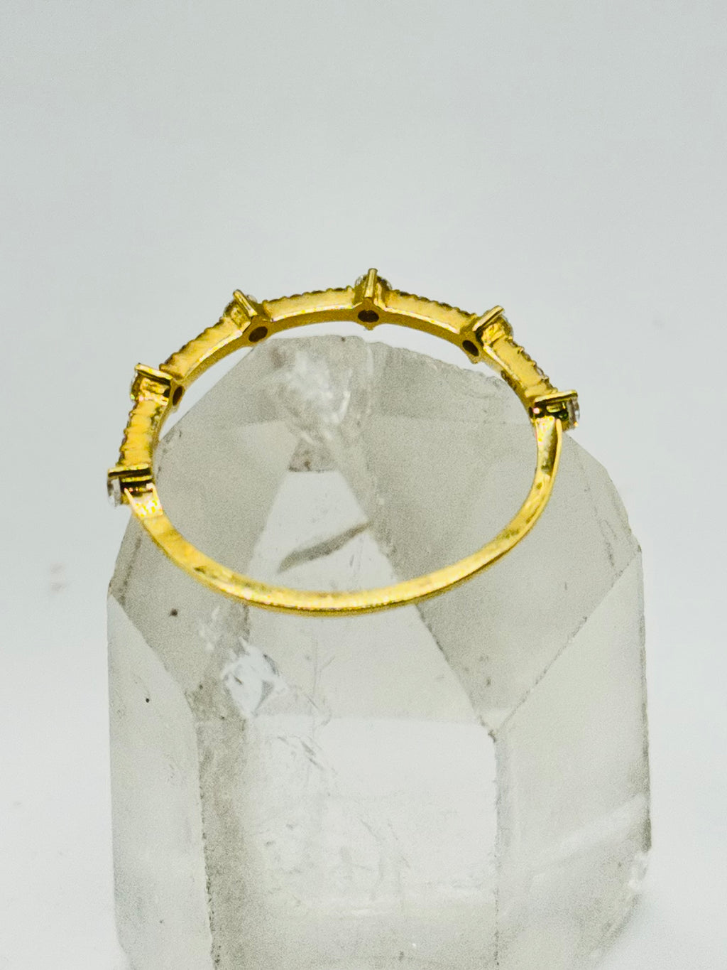Delicate 18K Gold Ring with Certified Diamonds