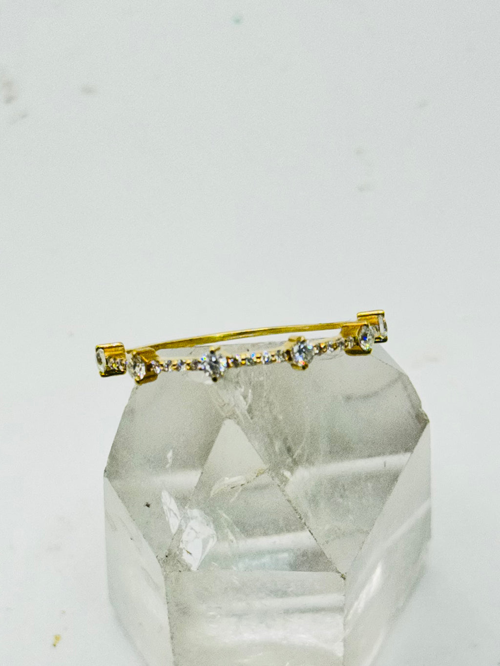 Delicate 18K Gold Ring with Certified Diamonds