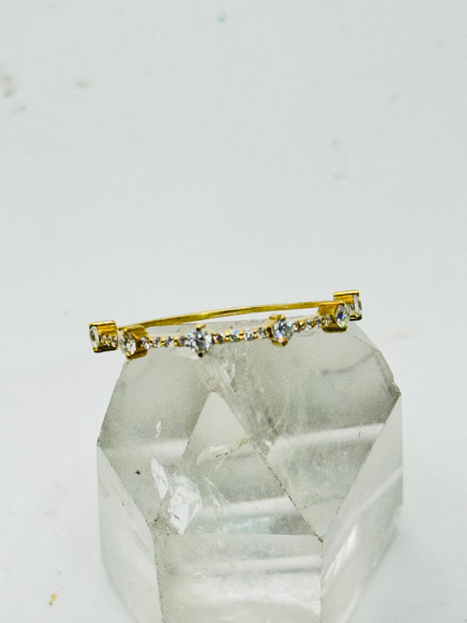 Delicate 18K Gold Ring with Certified Diamonds