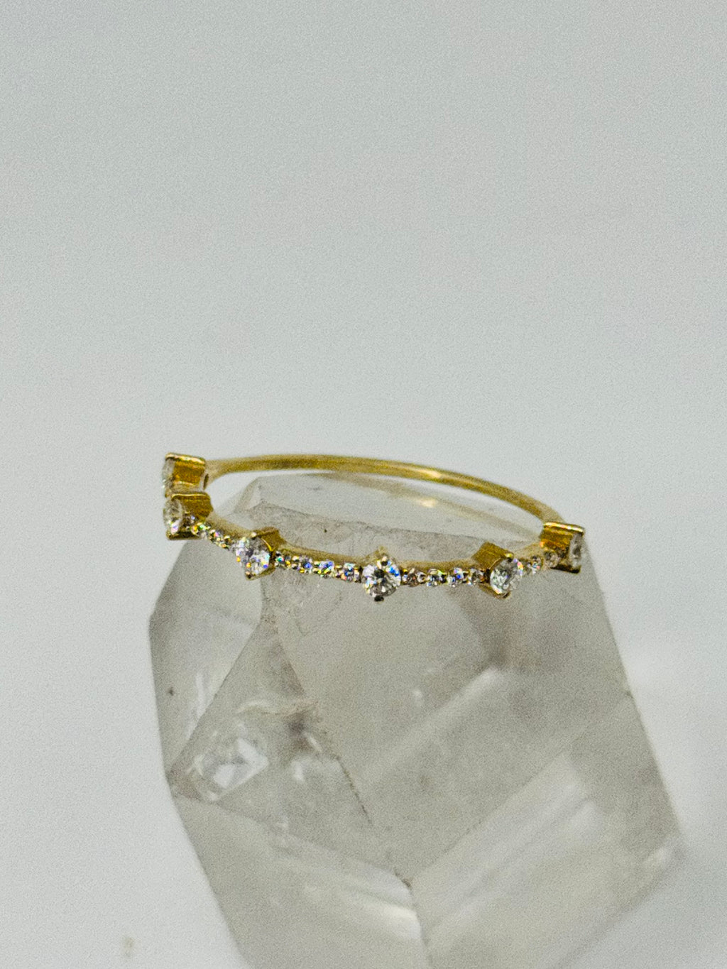 Delicate 18K Gold Ring with Certified Diamonds