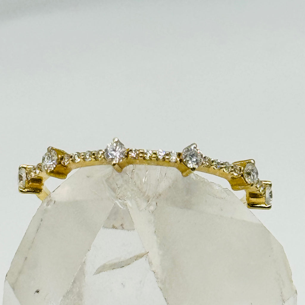 Delicate 18K Gold Ring with Certified Diamonds