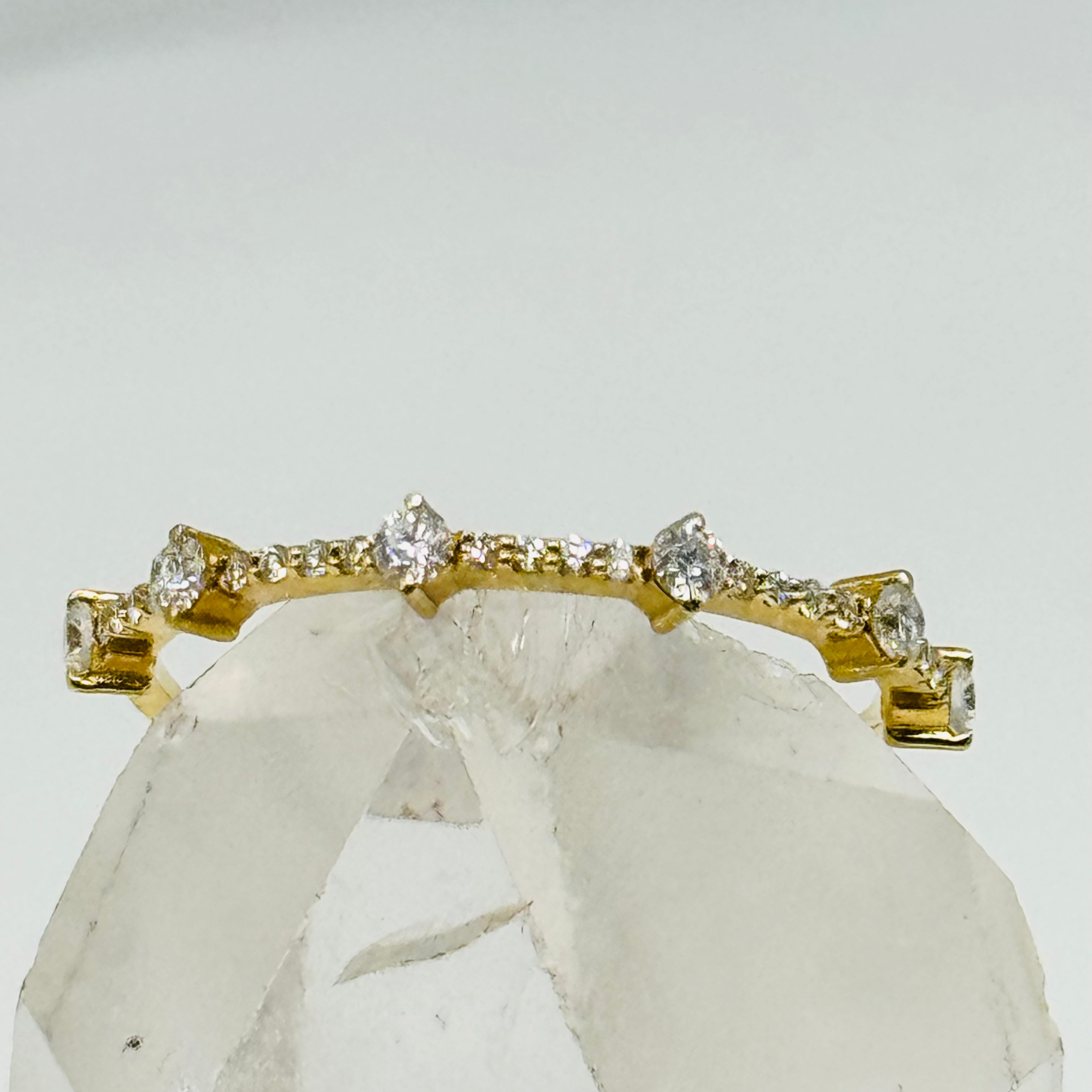 Delicate 18K Gold Ring with Certified Diamonds