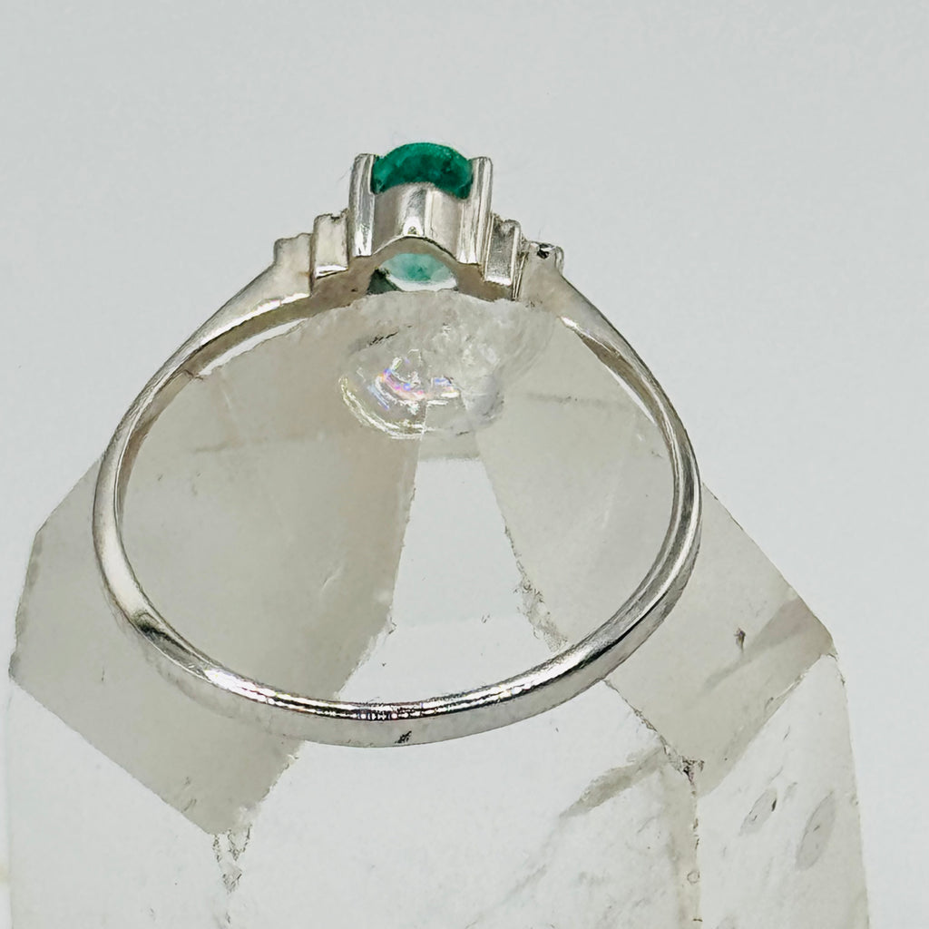 Delicate 18K White Gold Ring with Emerald and Certified Diamonds