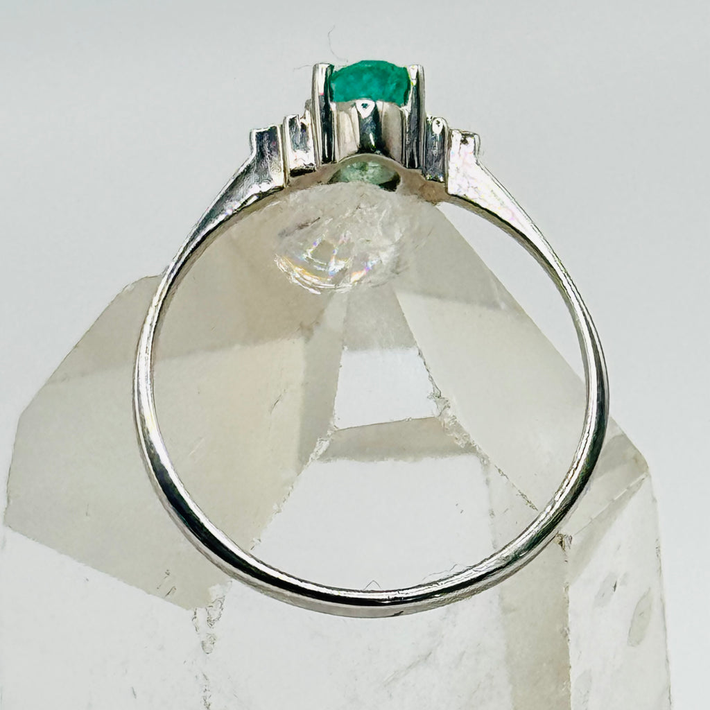 Delicate 18K White Gold Ring with Emerald and Certified Diamonds