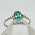 Delicate 18K White Gold Ring with Emerald and Certified Diamonds