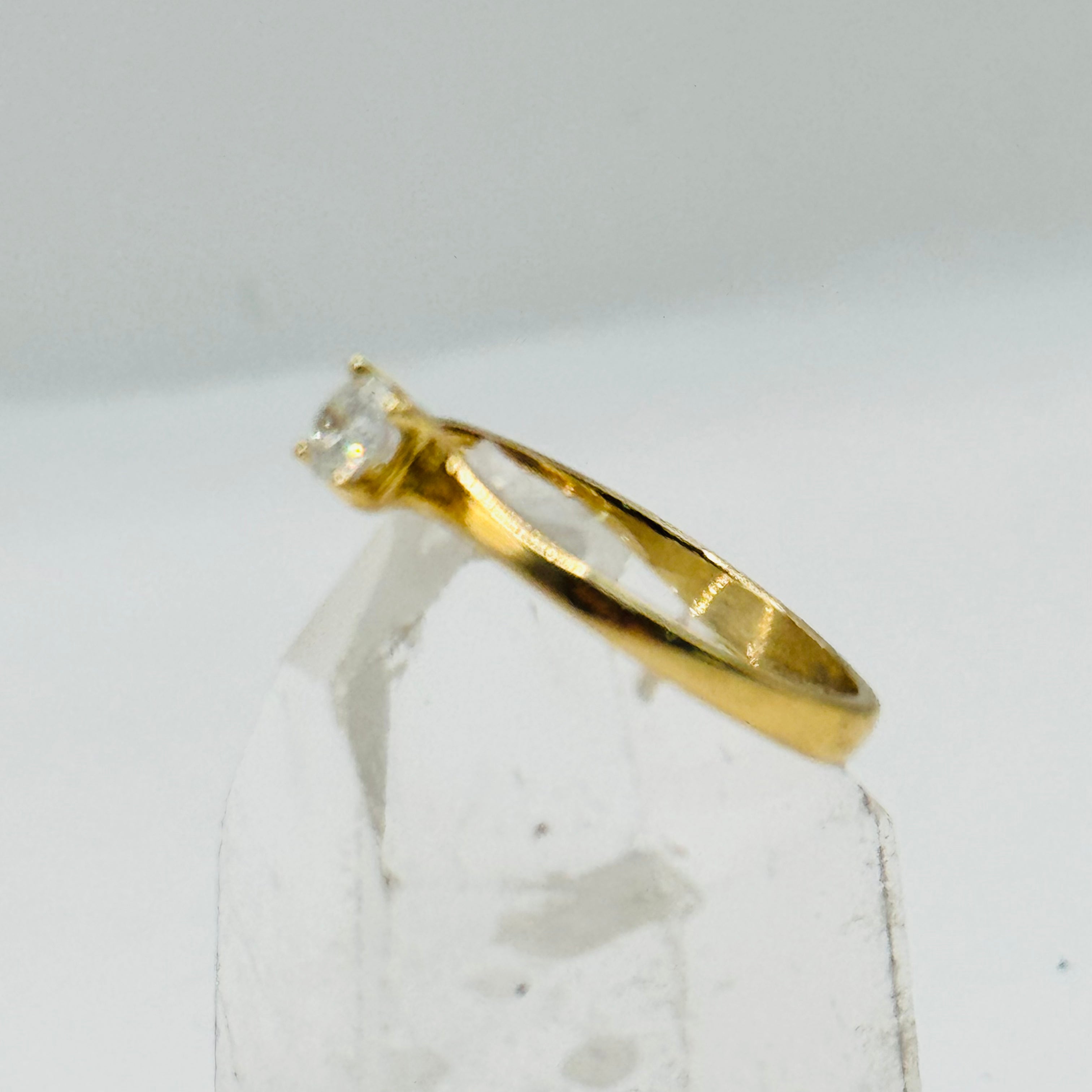 Classic 18K Gold Solitaire Ring with Diamond
