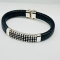 Pulsera para hombre de cuero trenzado y plata de ley 950 con detalles atrevidos