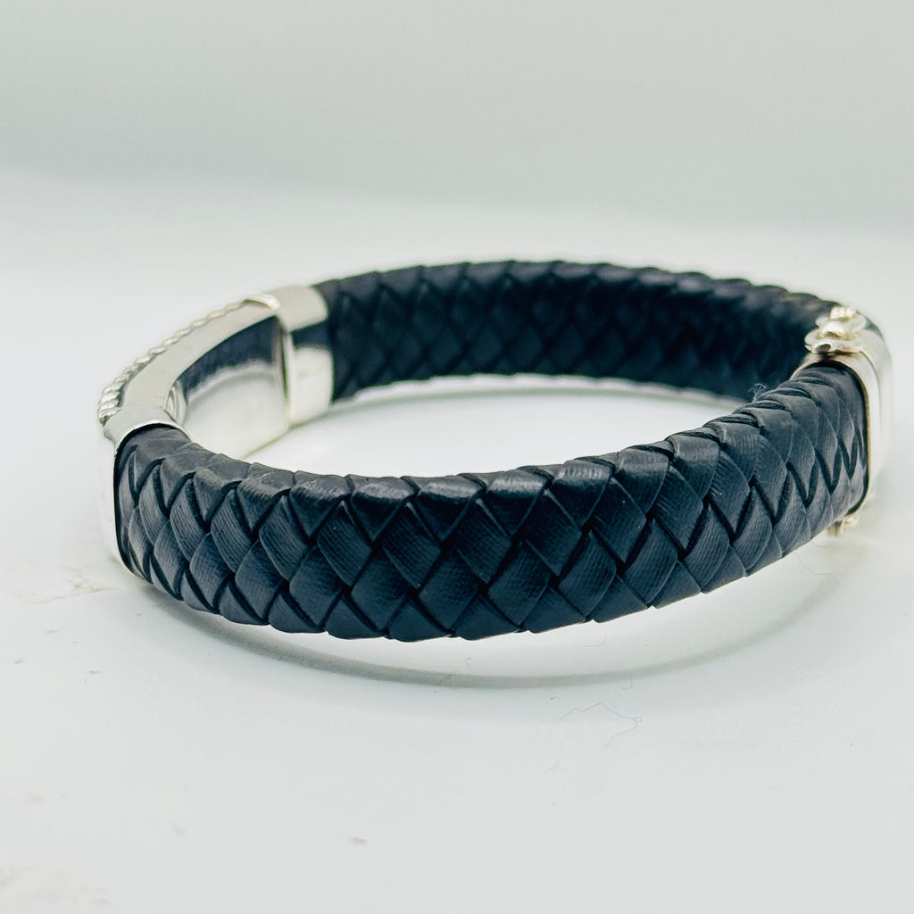 Pulsera para hombre de cuero trenzado y plata de ley 950 con detalles atrevidos