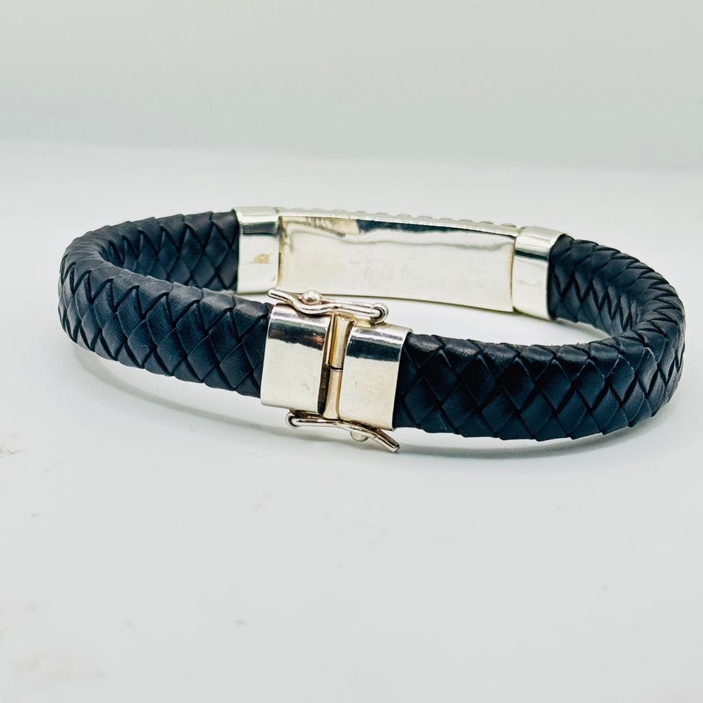 Pulsera para hombre de cuero trenzado y plata de ley 950 con detalles atrevidos