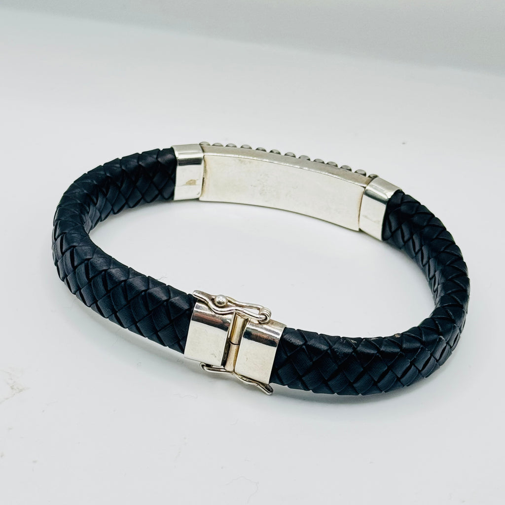 Pulsera para hombre de cuero trenzado y plata de ley 950 con detalles atrevidos