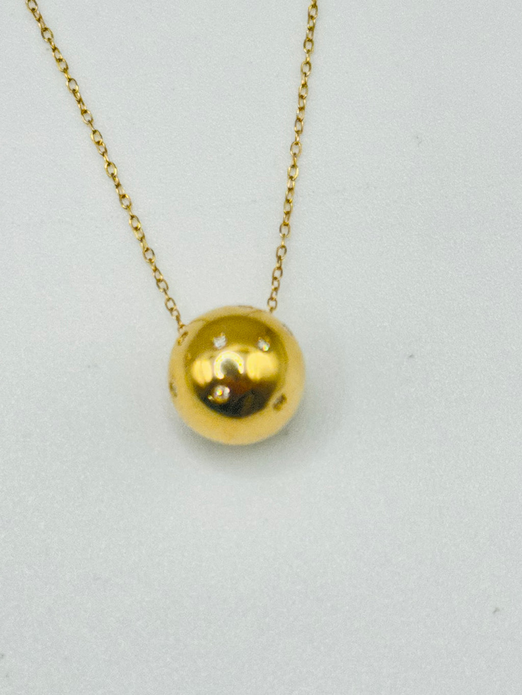 Cadena de oro de 18K con colgante de bola y diamantes incrustados con certificado