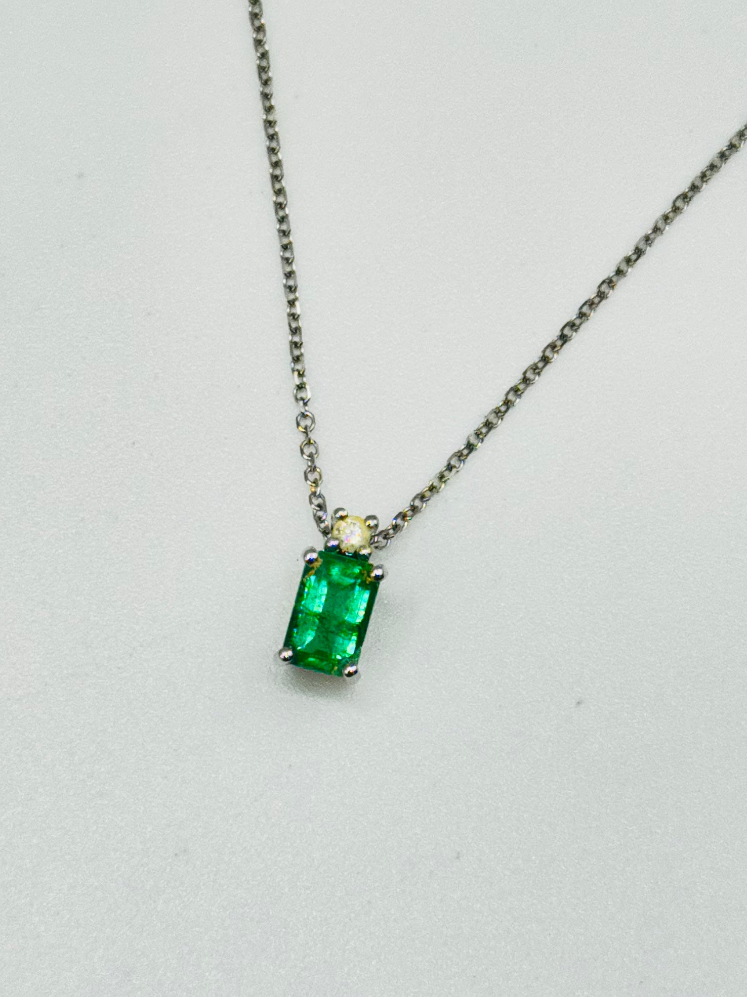 Delicate 18K White Gold Solitaire Necklace with Certified Emerald & Diamond