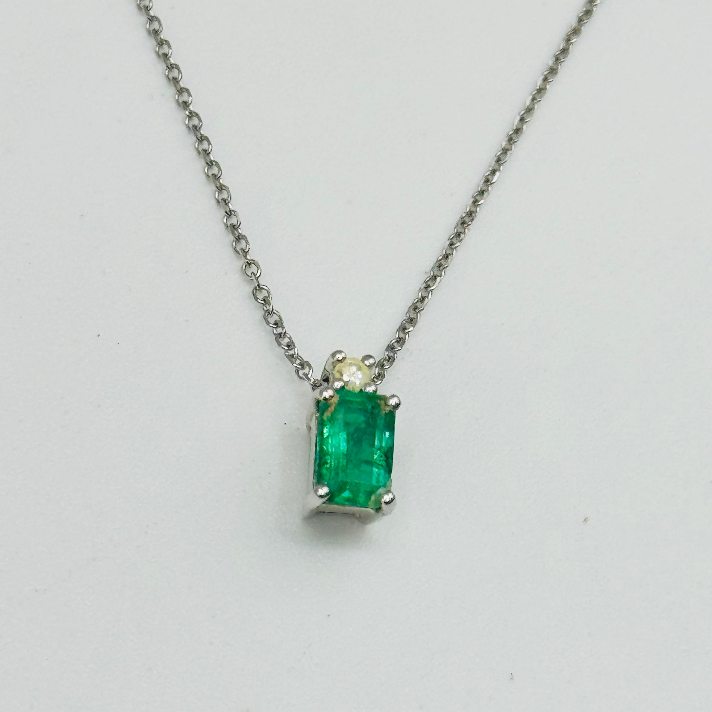 Delicate 18K White Gold Solitaire Necklace with Certified Emerald & Diamond